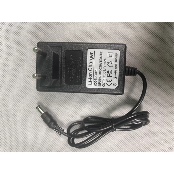 Etetőhajó akkumulátortöltő 230V 2A gyorsabb